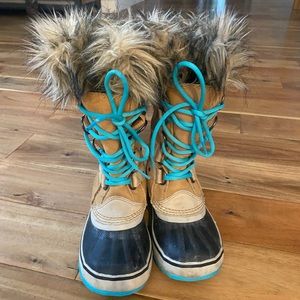 SOREL Joan if Arctic Boot in Curry/Turquoise